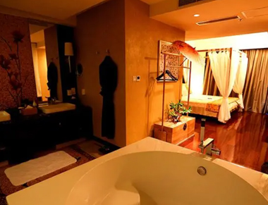 青岛李沧区养生会所的黄昏恋：当爱情遇上八十岁